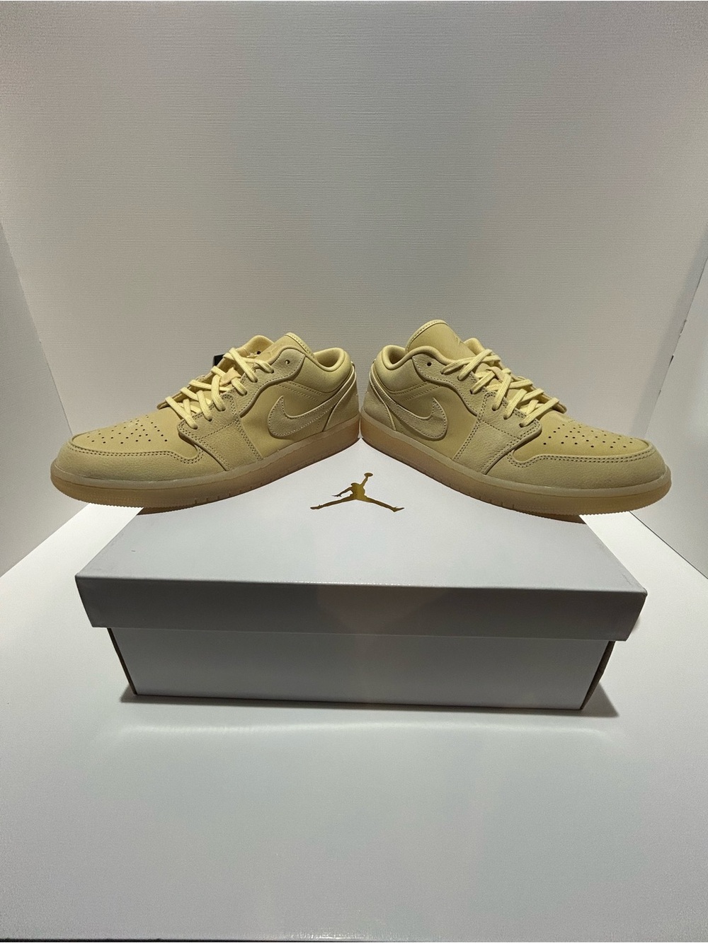 Nike Air Jordan 1 Low Top Sneakers - Pale/Vanilla